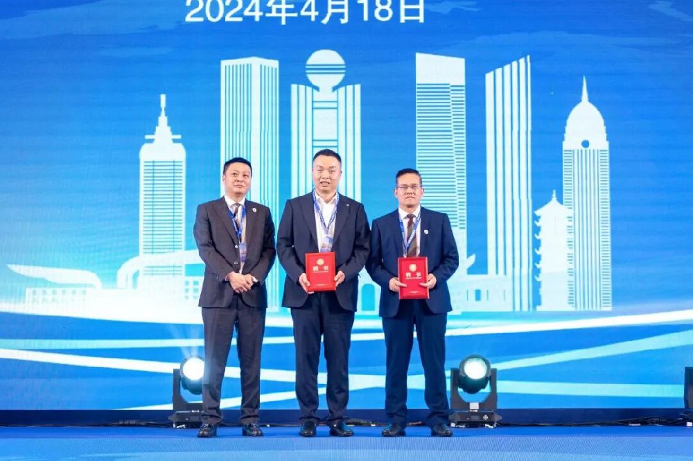 【榮譽(yù)時(shí)刻】超信國(guó)際集團(tuán)董事長(zhǎng)王以超榮任沭陽(yáng)縣駐無(wú)錫商會(huì)名譽(yù)會(huì)長(zhǎng)